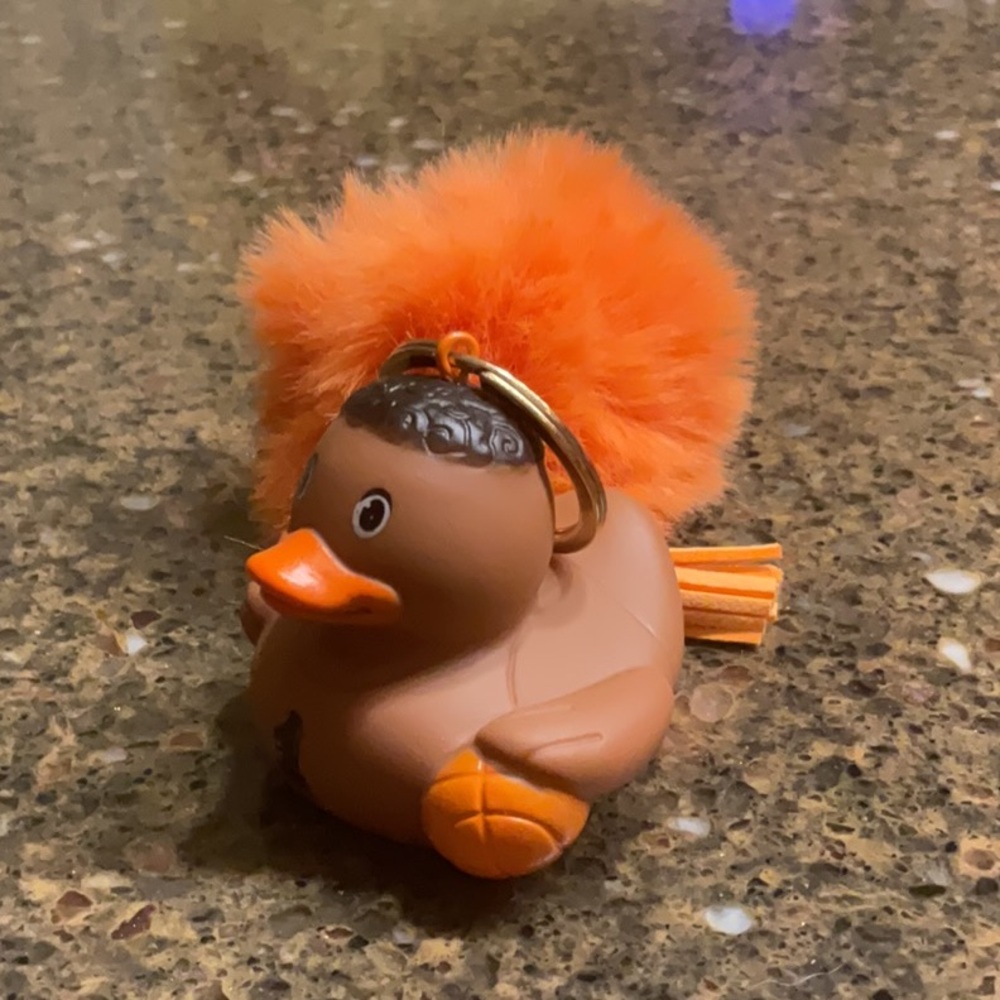 BASKETBALL BIG-SHOW RUBBER DUCKIE - Picture 3 of 3